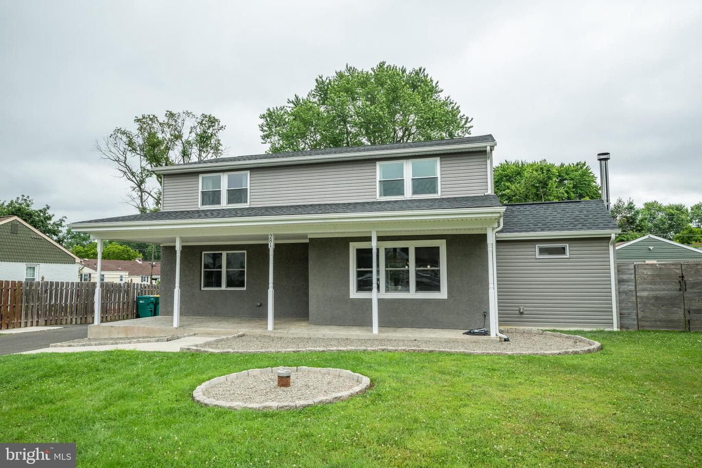 281 N Hawthorne photo 3