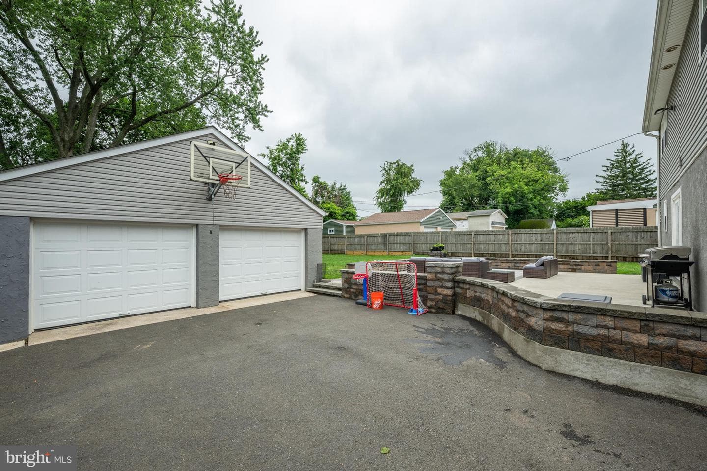 281 N Hawthorne photo 34