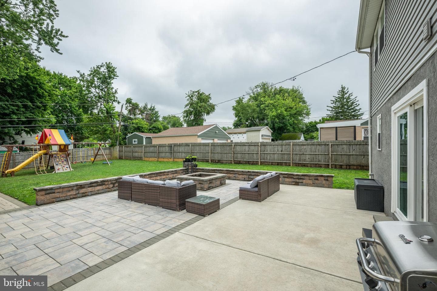 281 N Hawthorne photo 37