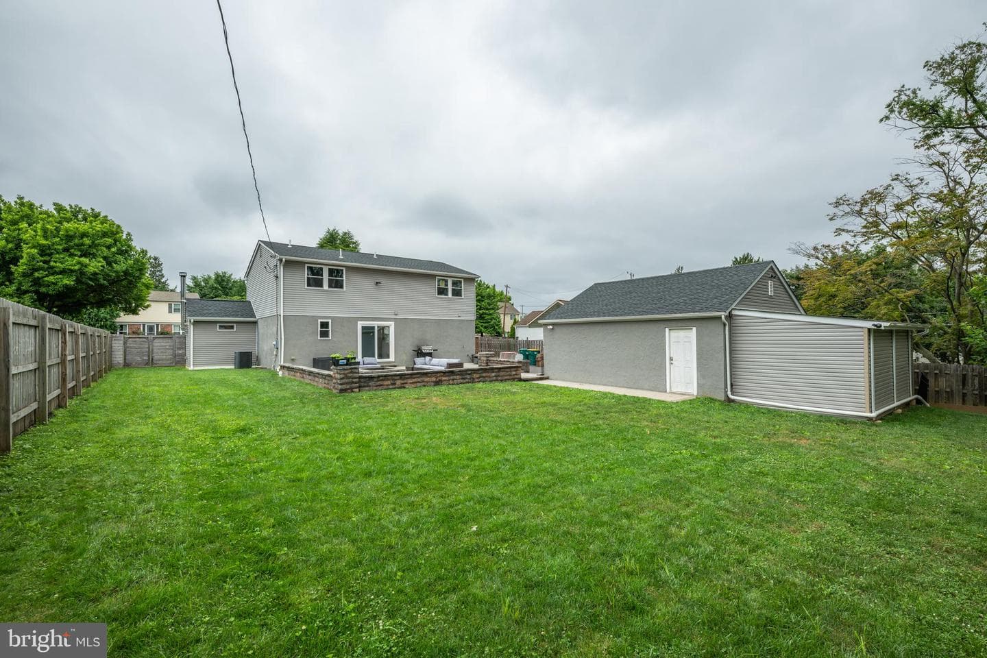281 N Hawthorne photo 39
