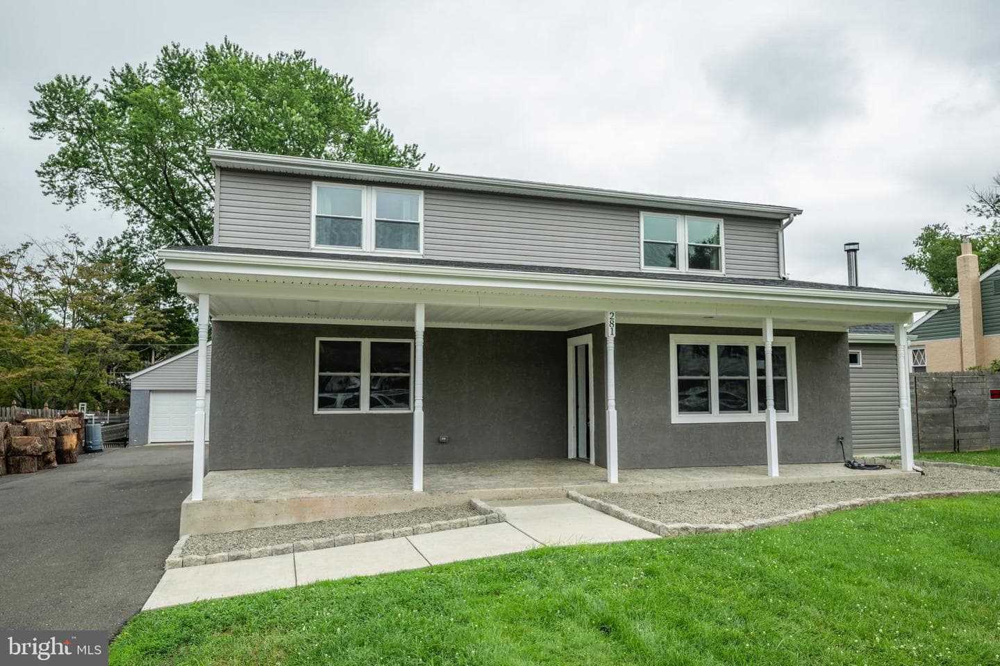 281 N Hawthorne photo 4