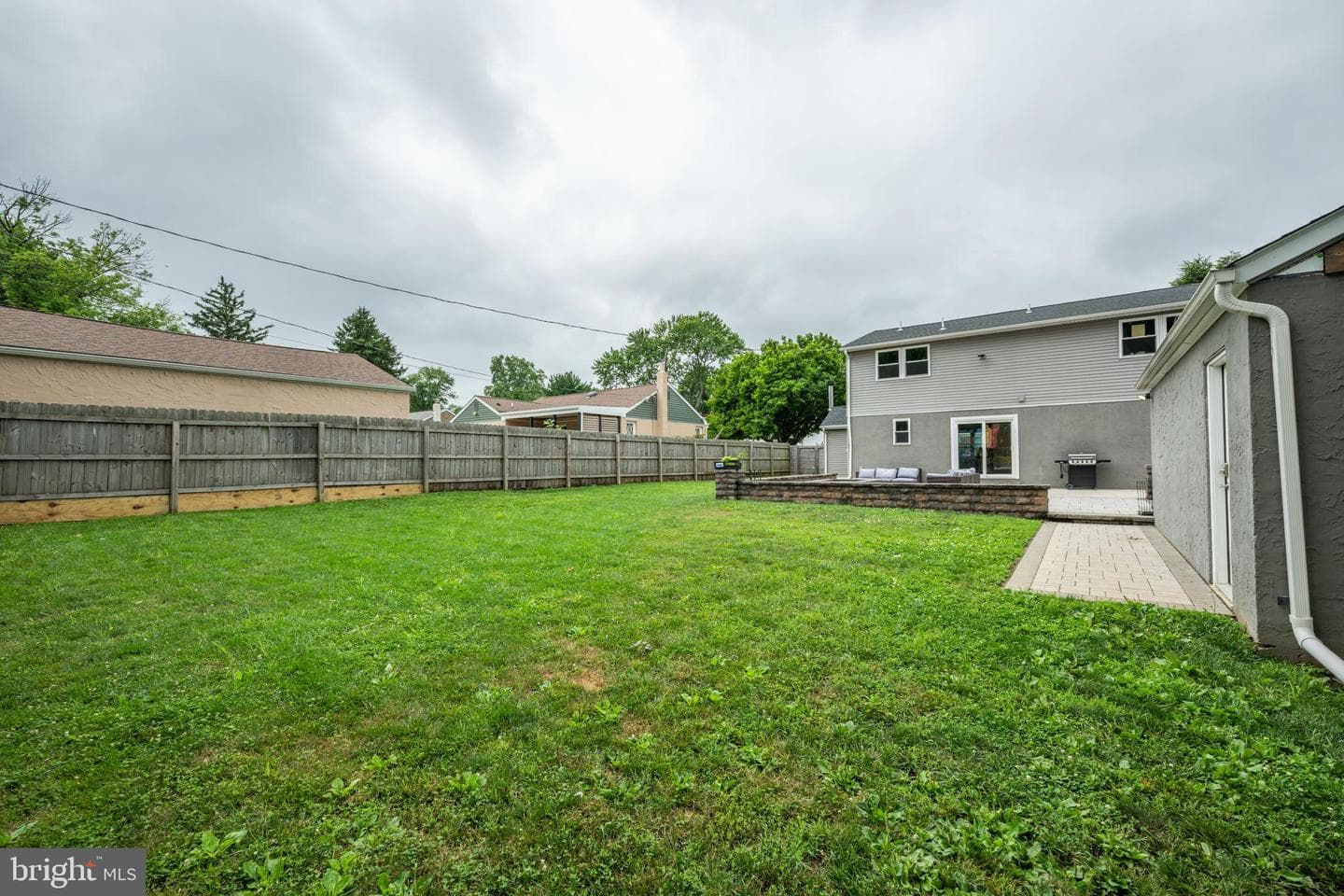 281 N Hawthorne photo 40