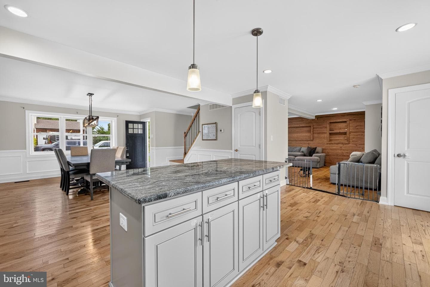 281 N Hawthorne photo 6