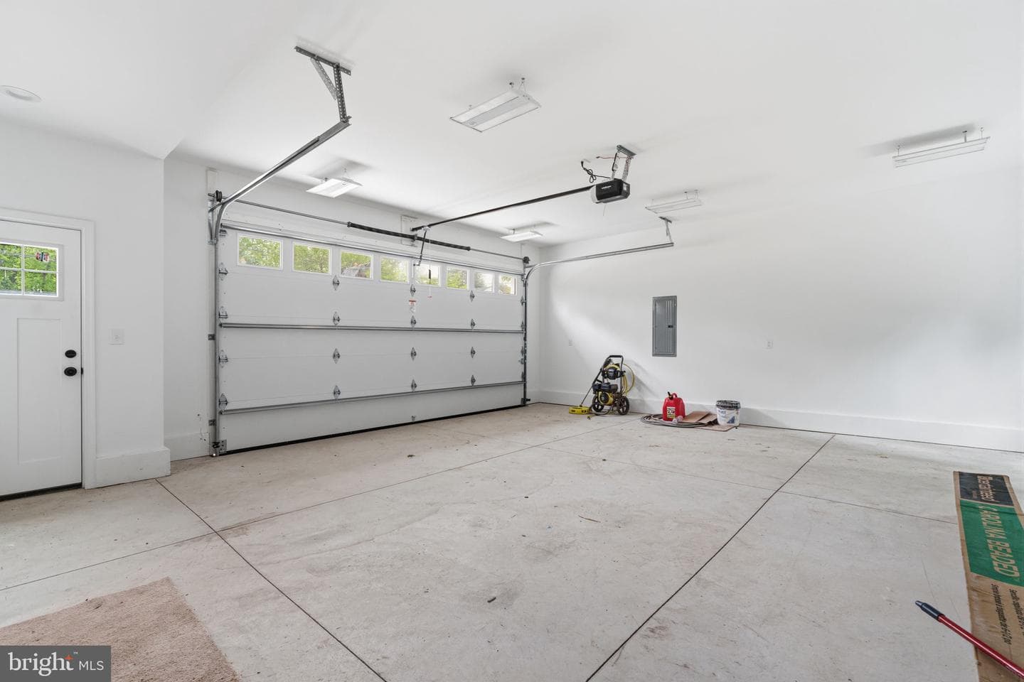 151 E Highland Avenue photo 27