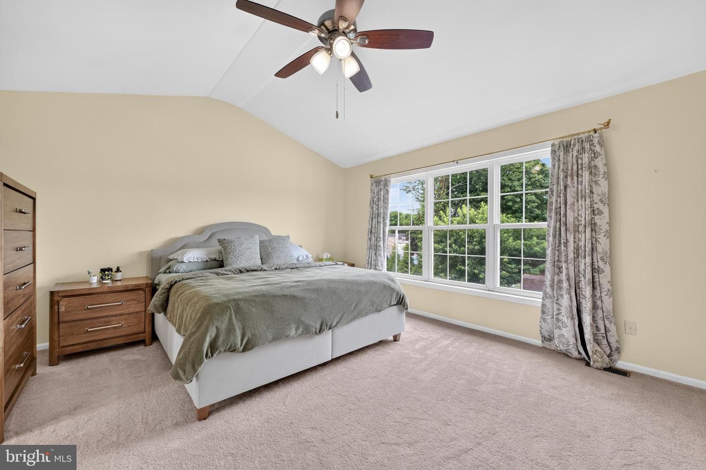 16 Amesbury Road photo 22