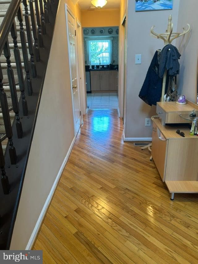 2067 E Wellington Road photo 4