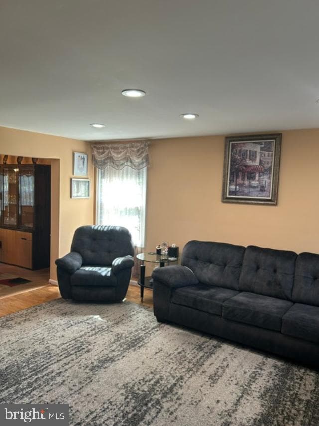 2067 E Wellington Road photo 8