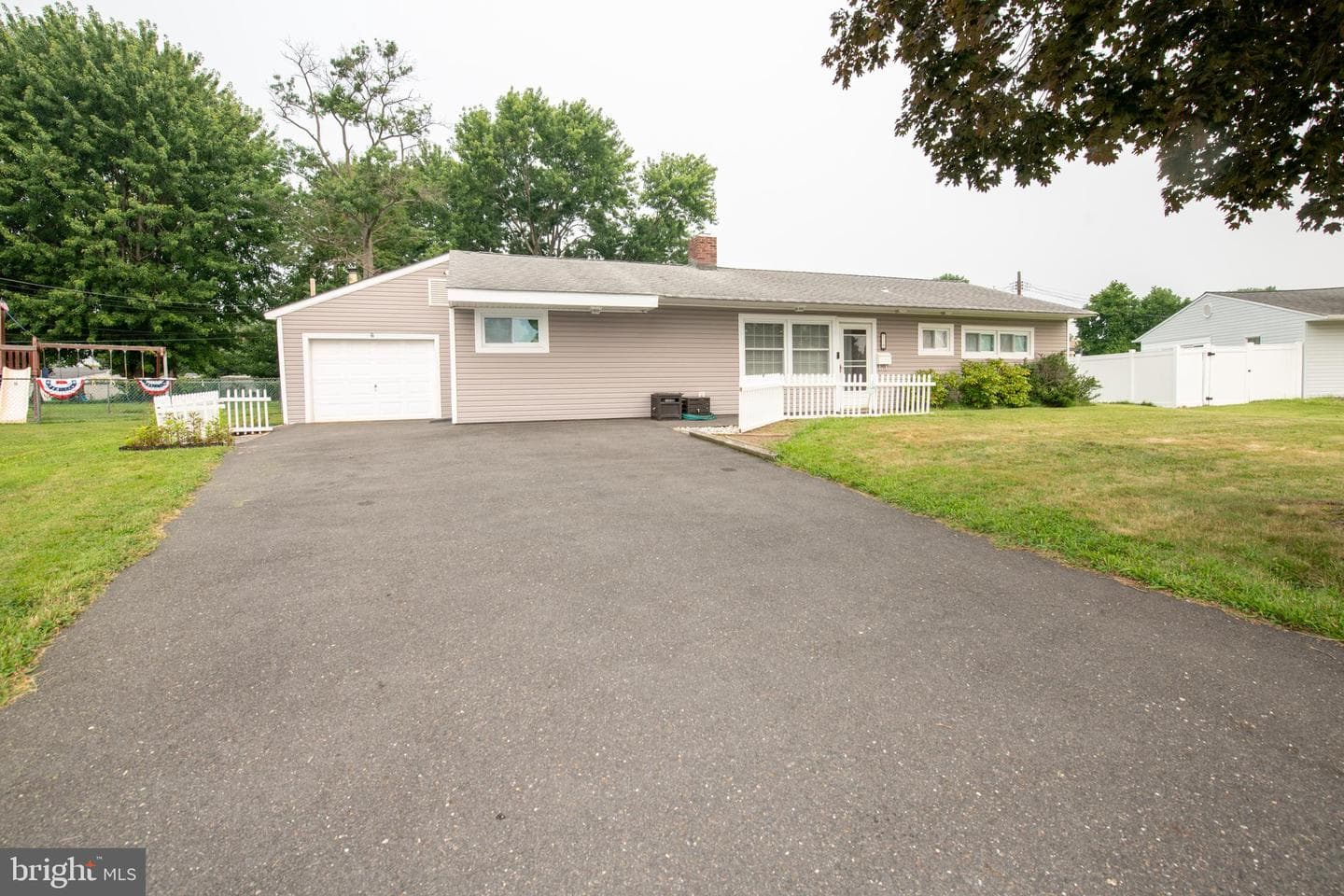 51 Serpentine Lane photo 39