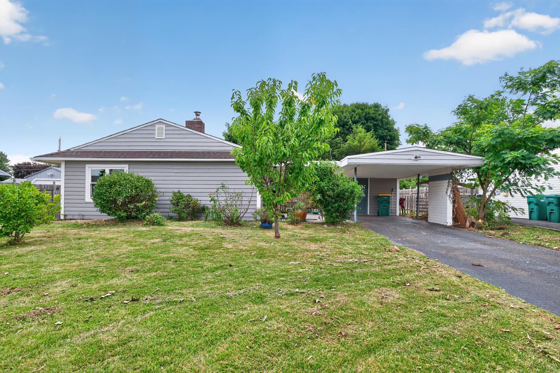 35 Palm Lane, Levittown