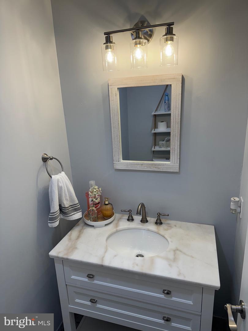 574 S Mount Vernon Circle photo 7