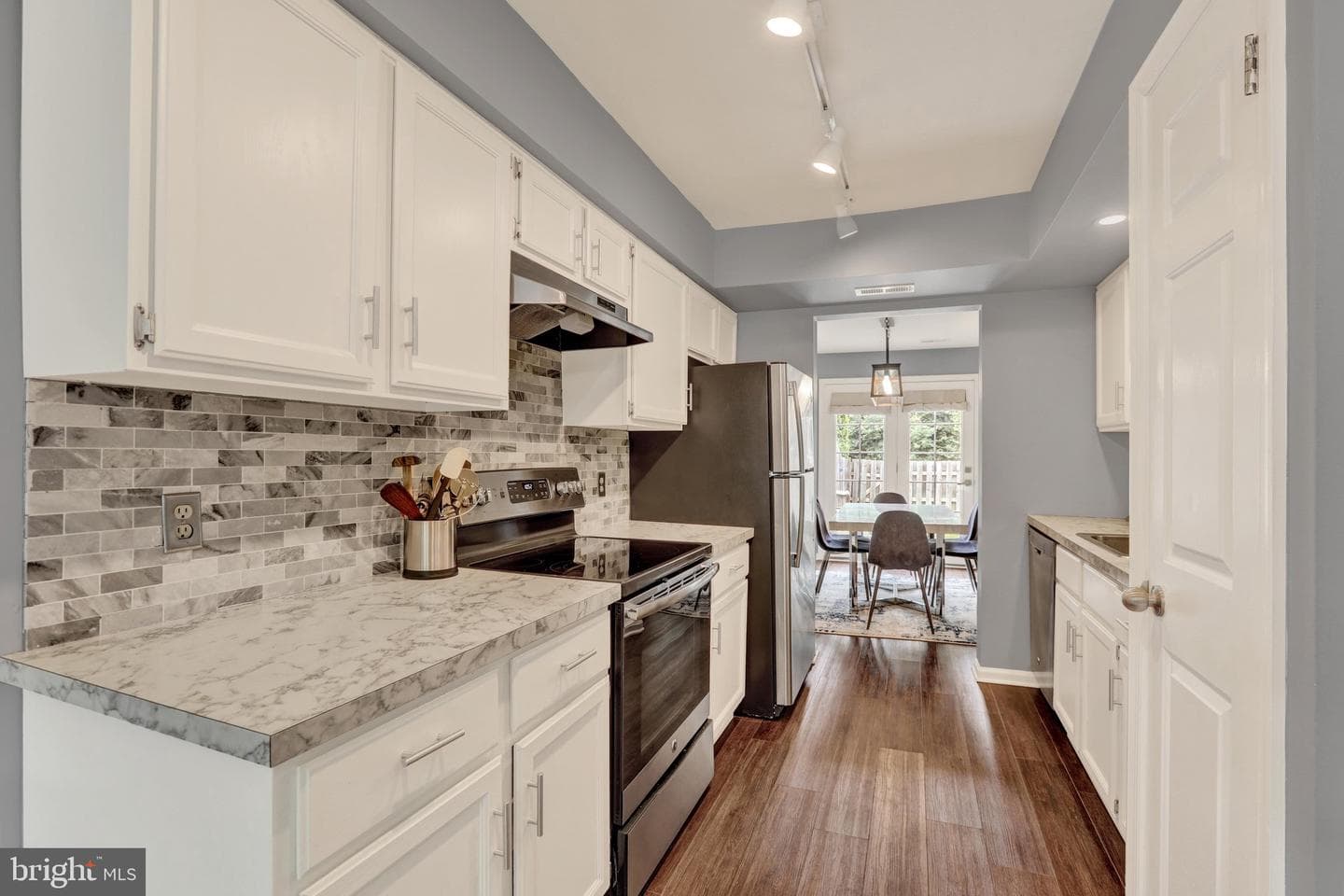 472 Trumbull Court photo 12