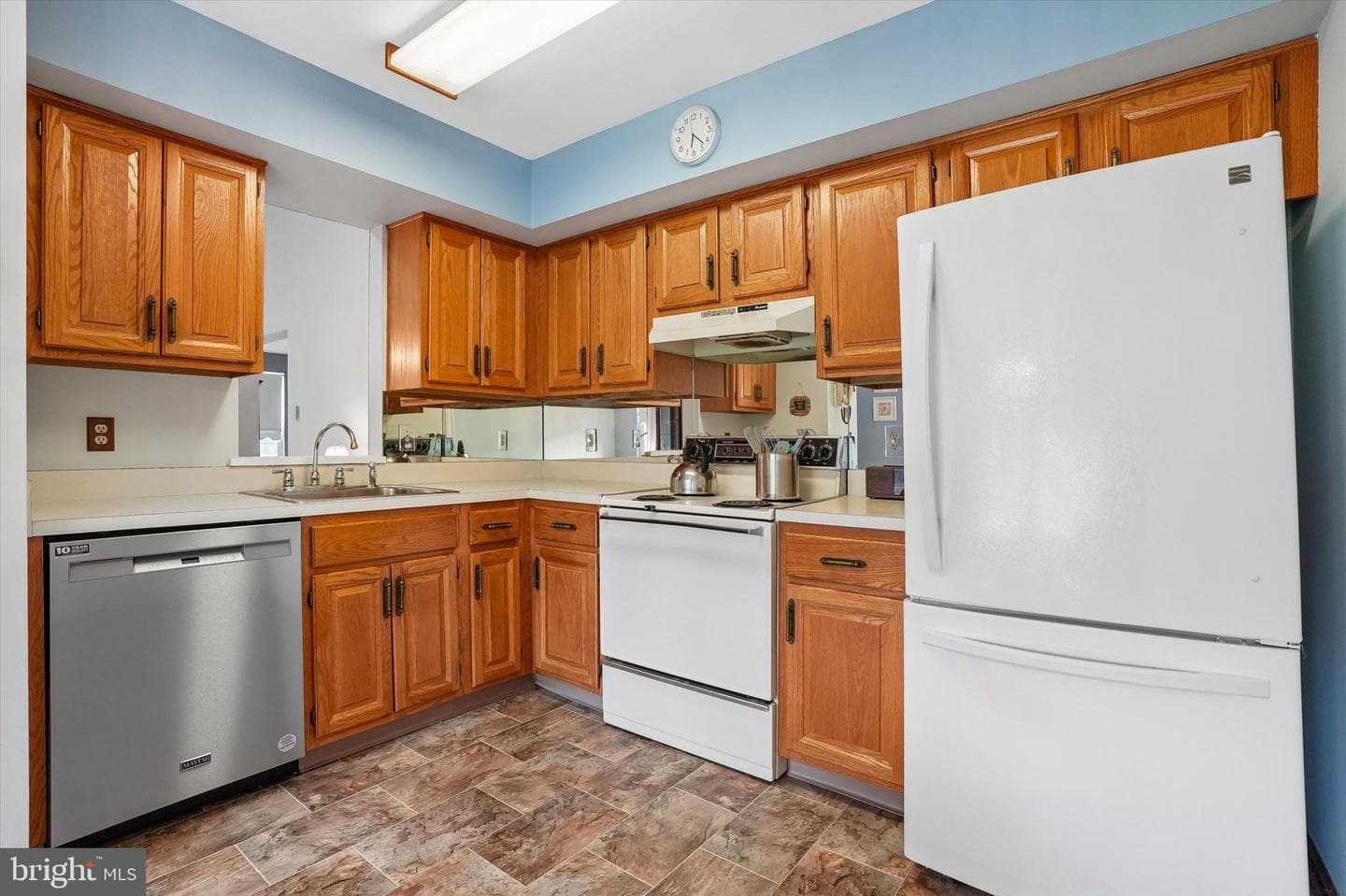 462 Redbud Court photo 9