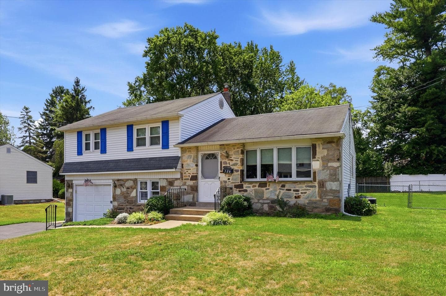 726 Violet Road photo 1
