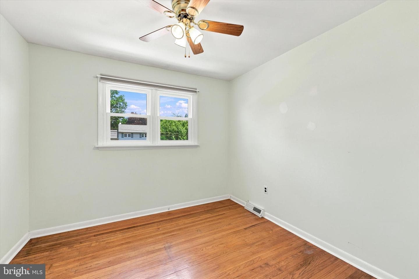 726 Violet Road photo 10