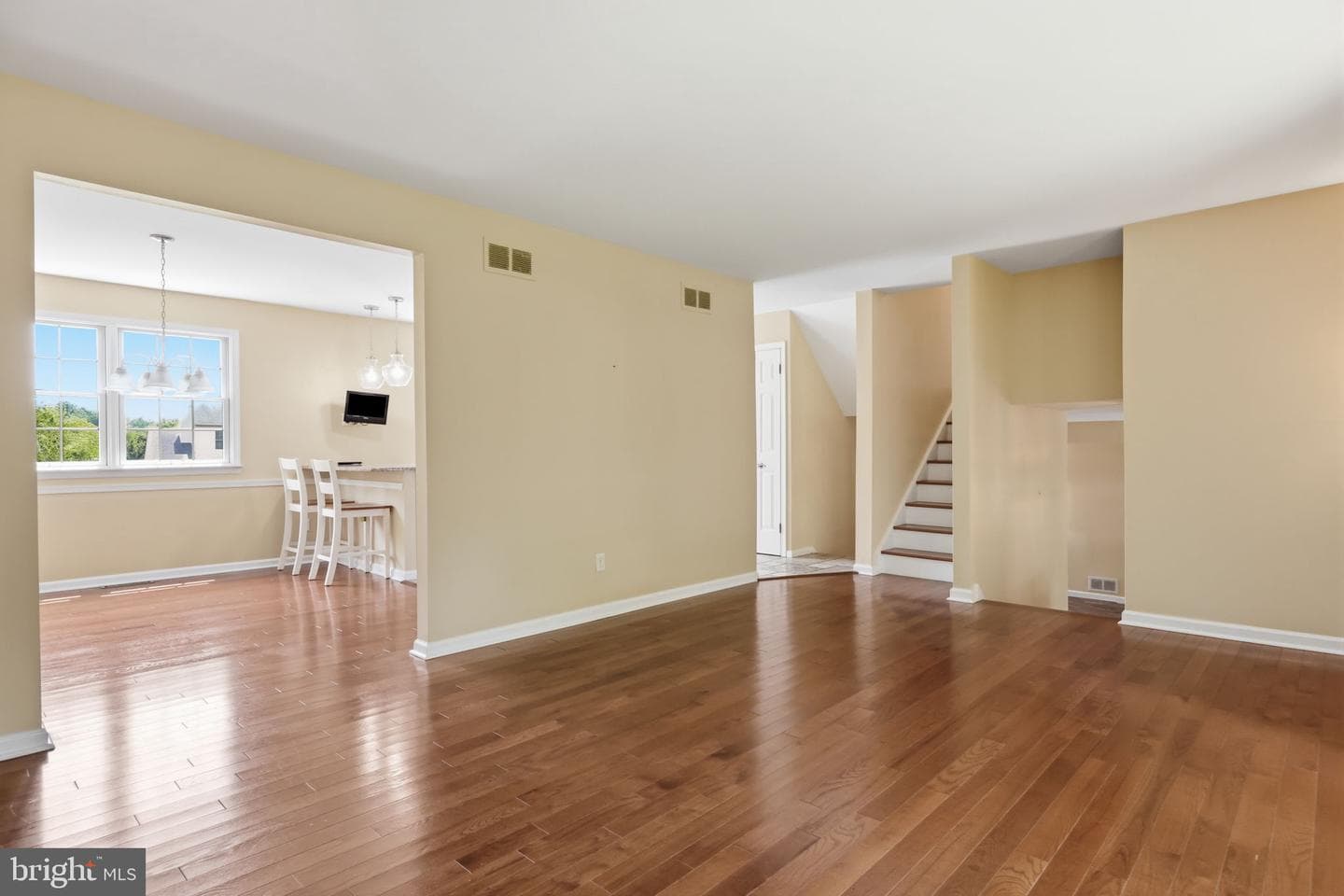 572 Sterling Street photo 18