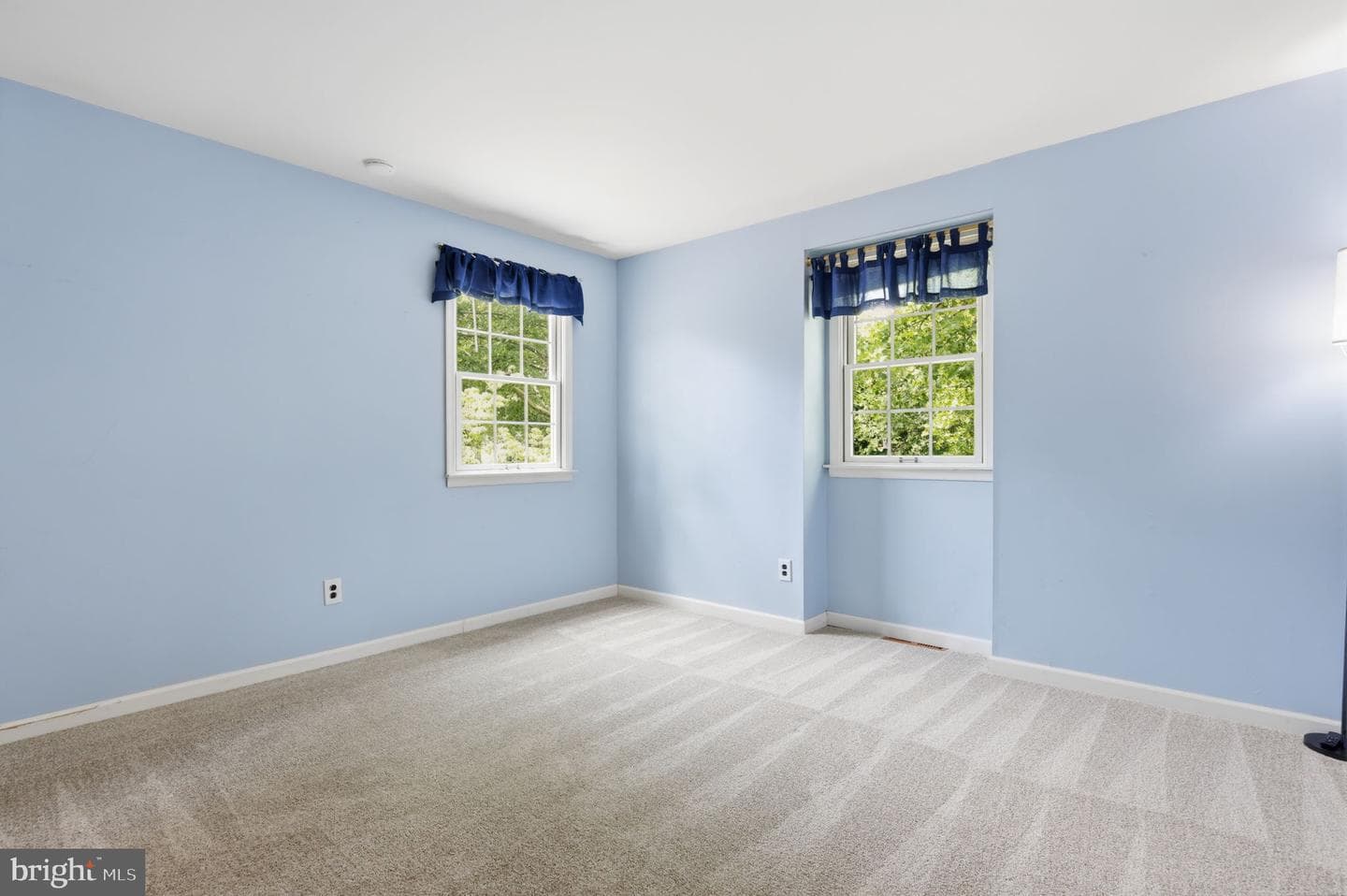 572 Sterling Street photo 26