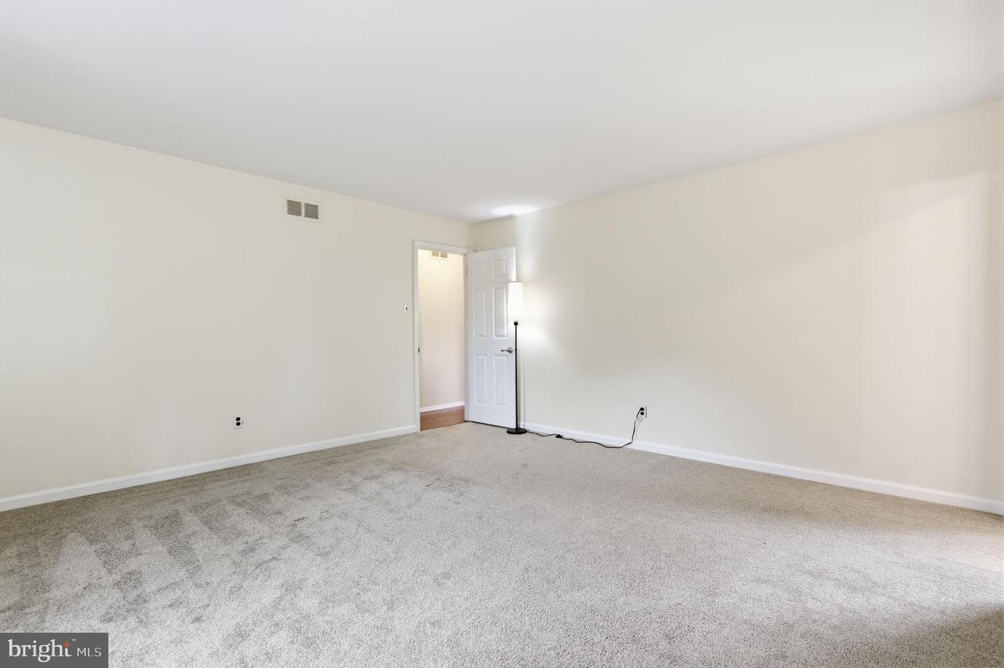 572 Sterling Street photo 31