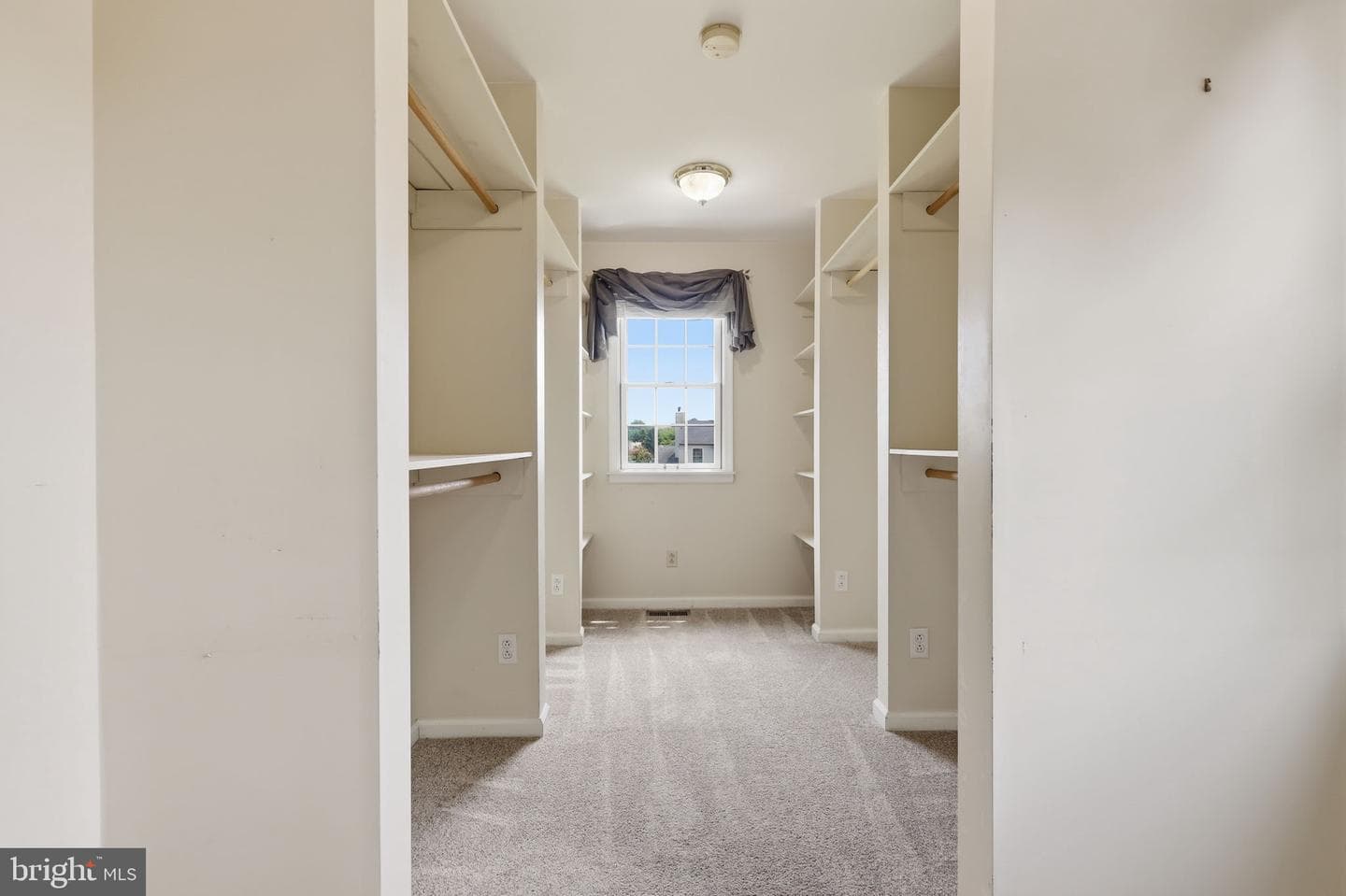 572 Sterling Street photo 32