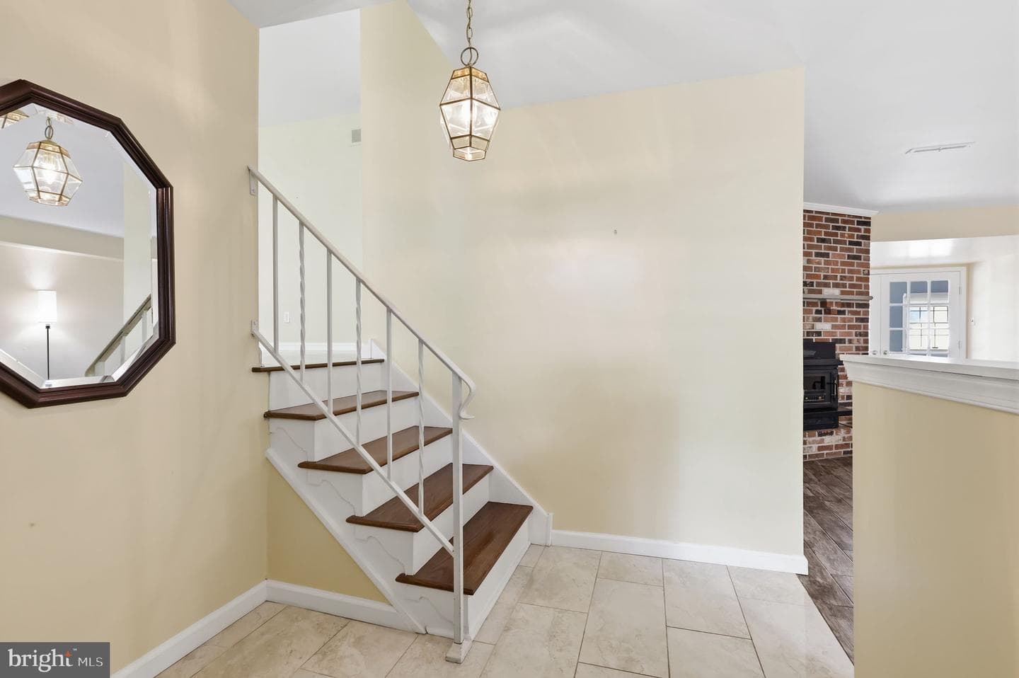 572 Sterling Street photo 5
