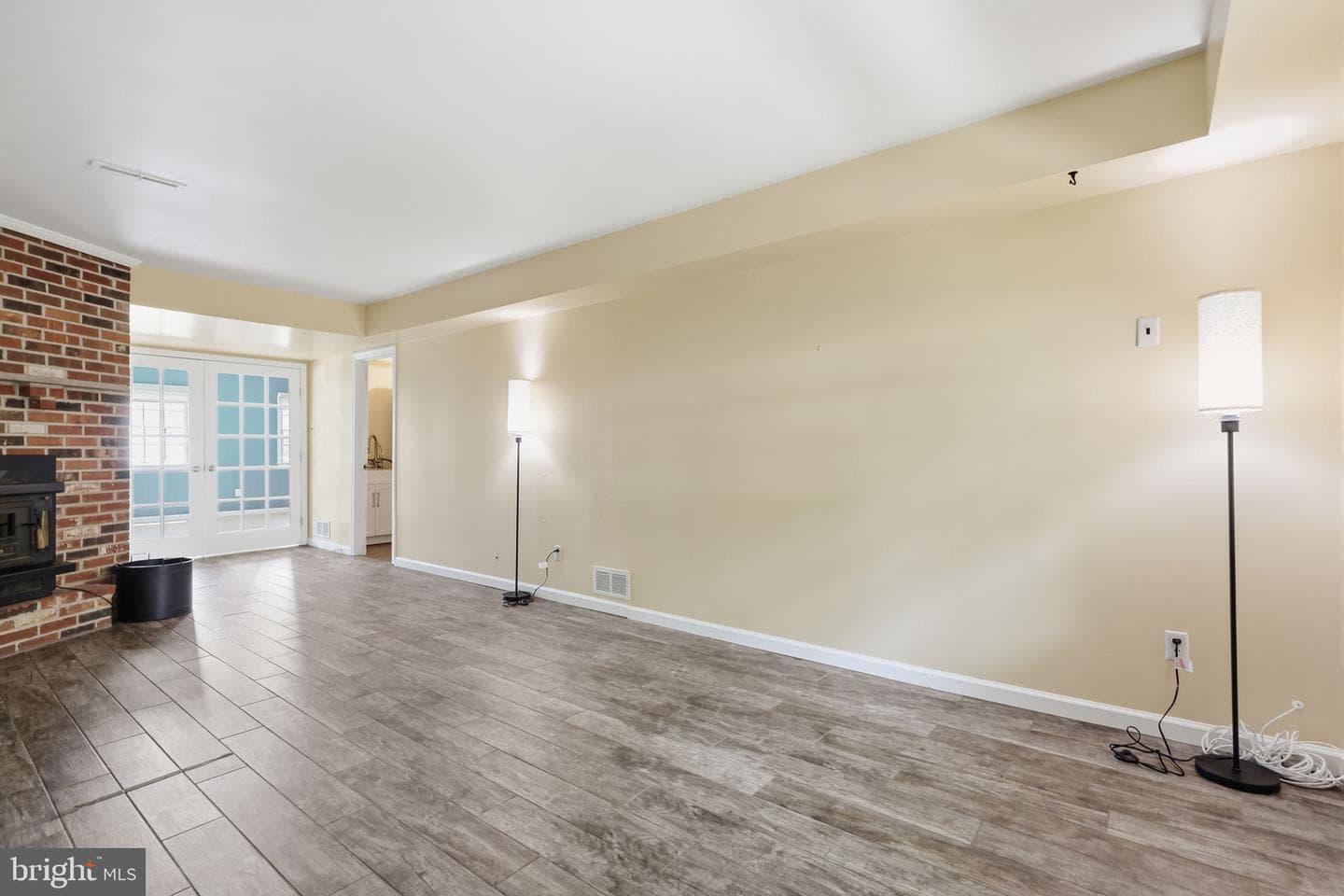 572 Sterling Street photo 7