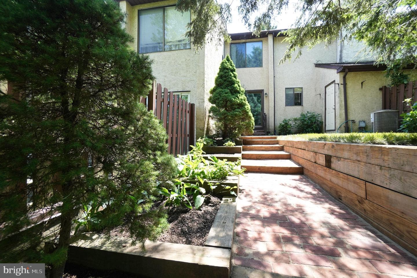 88 Palace Court photo 51
