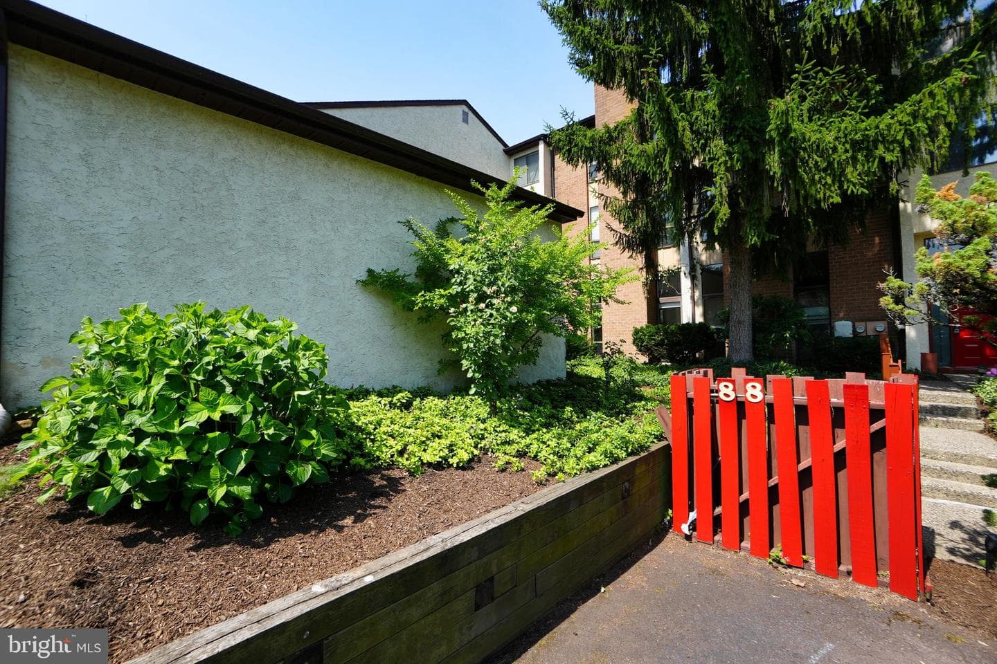 88 Palace Court photo 55