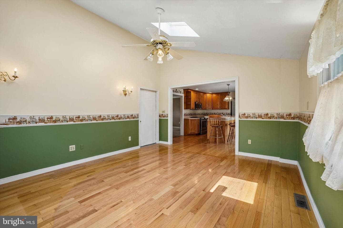 52 Castlewood Drive photo 14