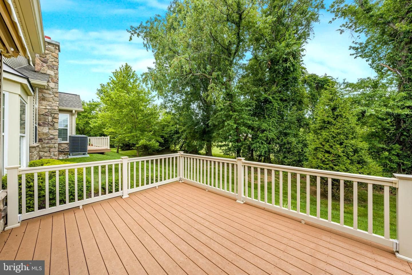 282 Willow Drive photo 5