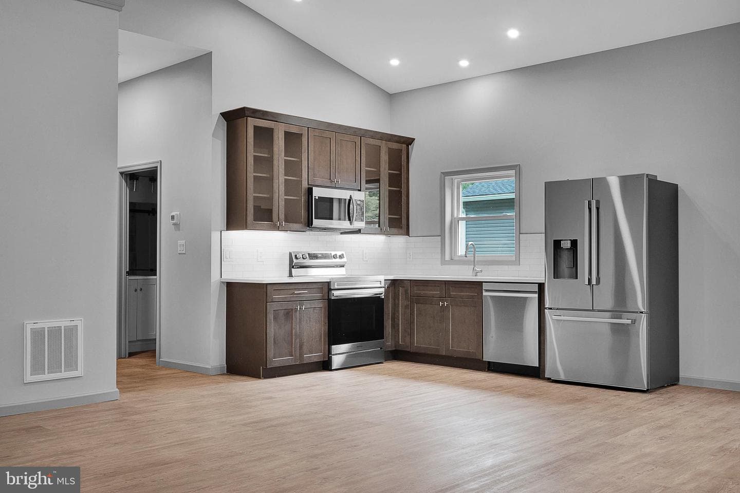 1407 Rising Sun Avenue photo 5