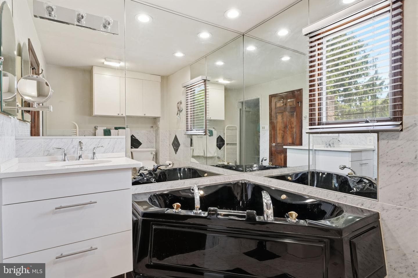 560 Lower Holland Road photo 34