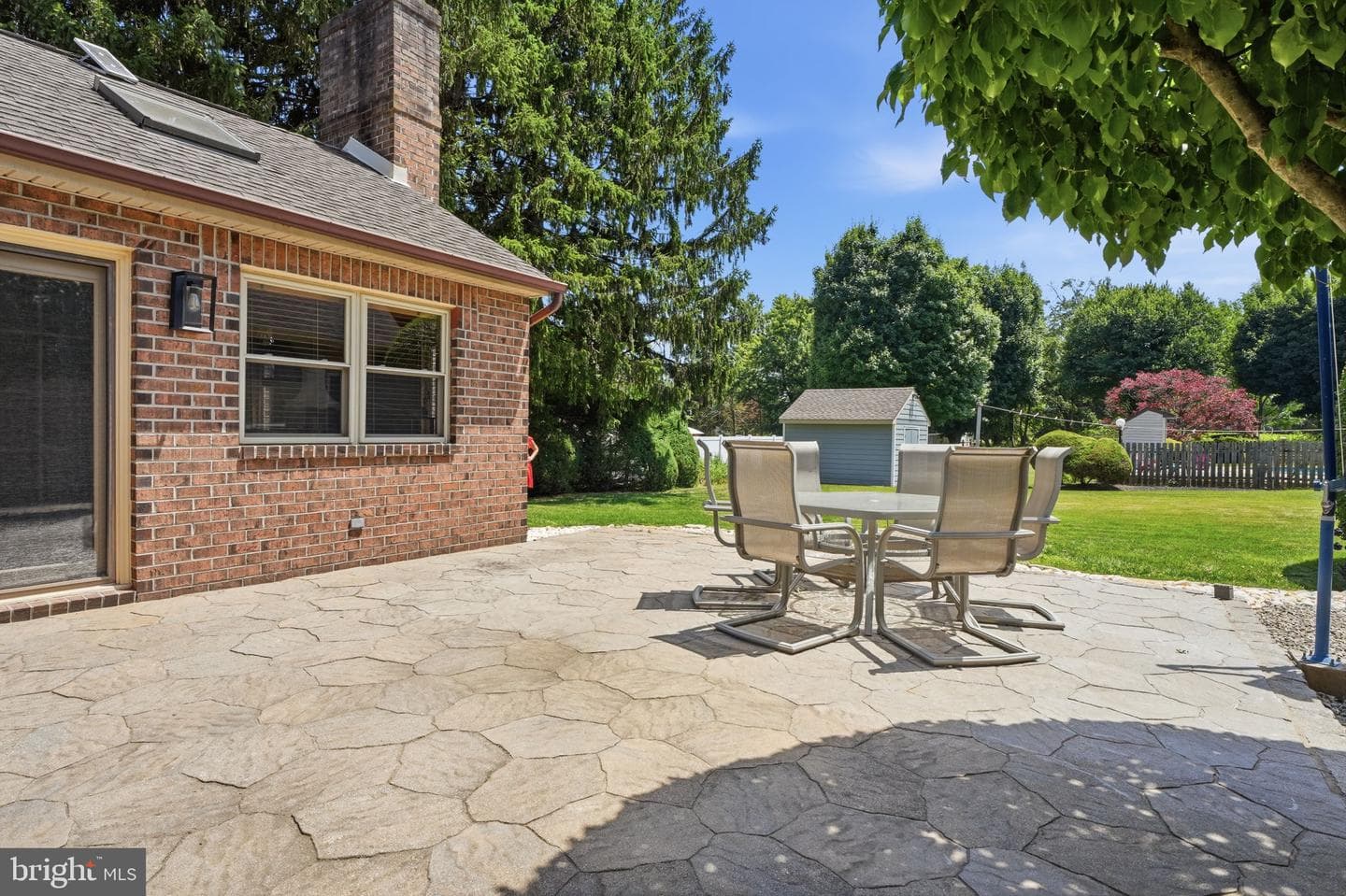 560 Lower Holland Road photo 52