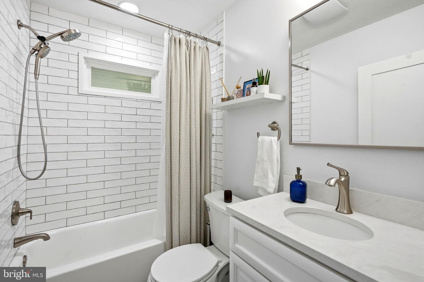 135 Longshore Avenue photo 19
