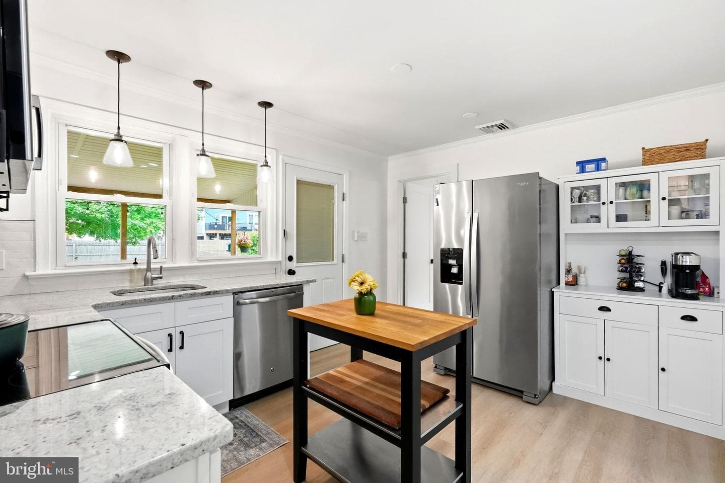 135 Longshore Avenue photo 4