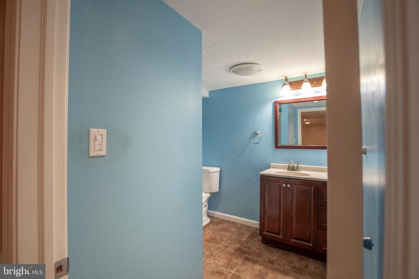 772 Clifford Street photo 37