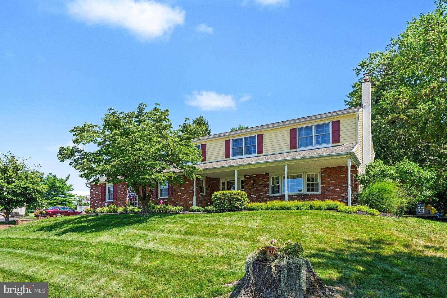 161 Andrew Dr photo 3
