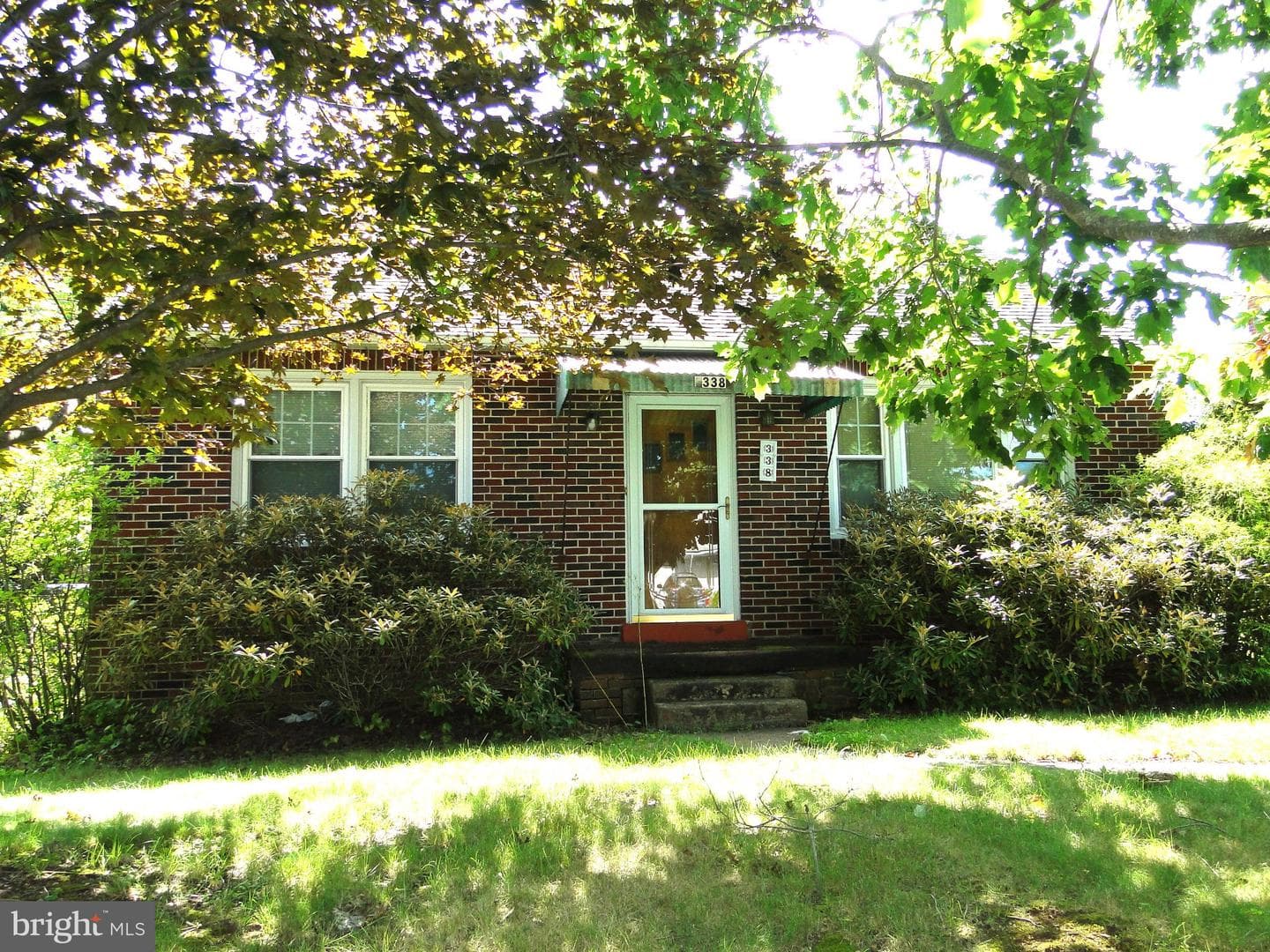338 E Broad Street photo 1