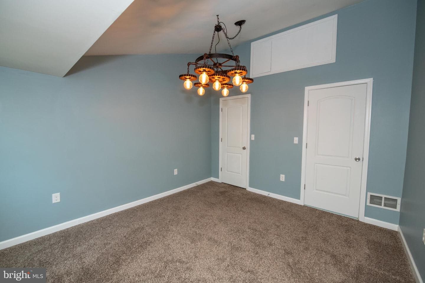 31 Roundwood Lane photo 16