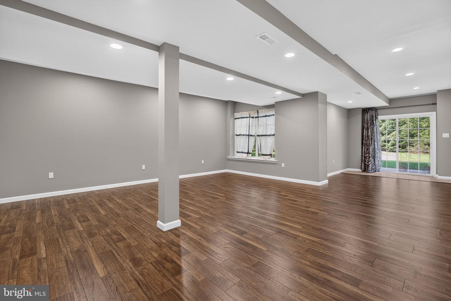 417 Oxford Lane photo 37