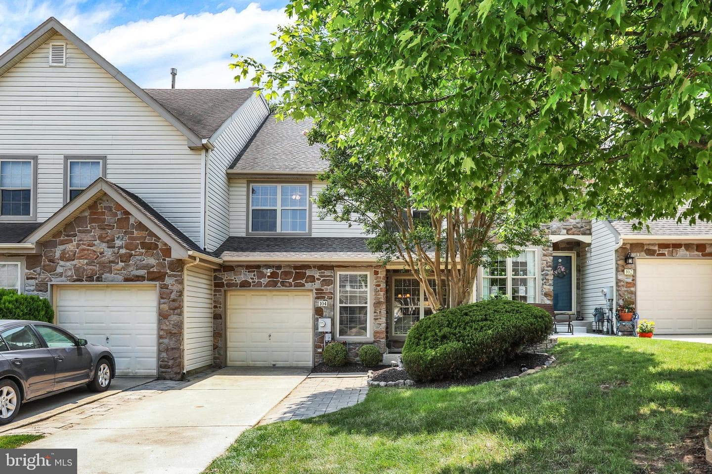 104 Suffield Court photo 3