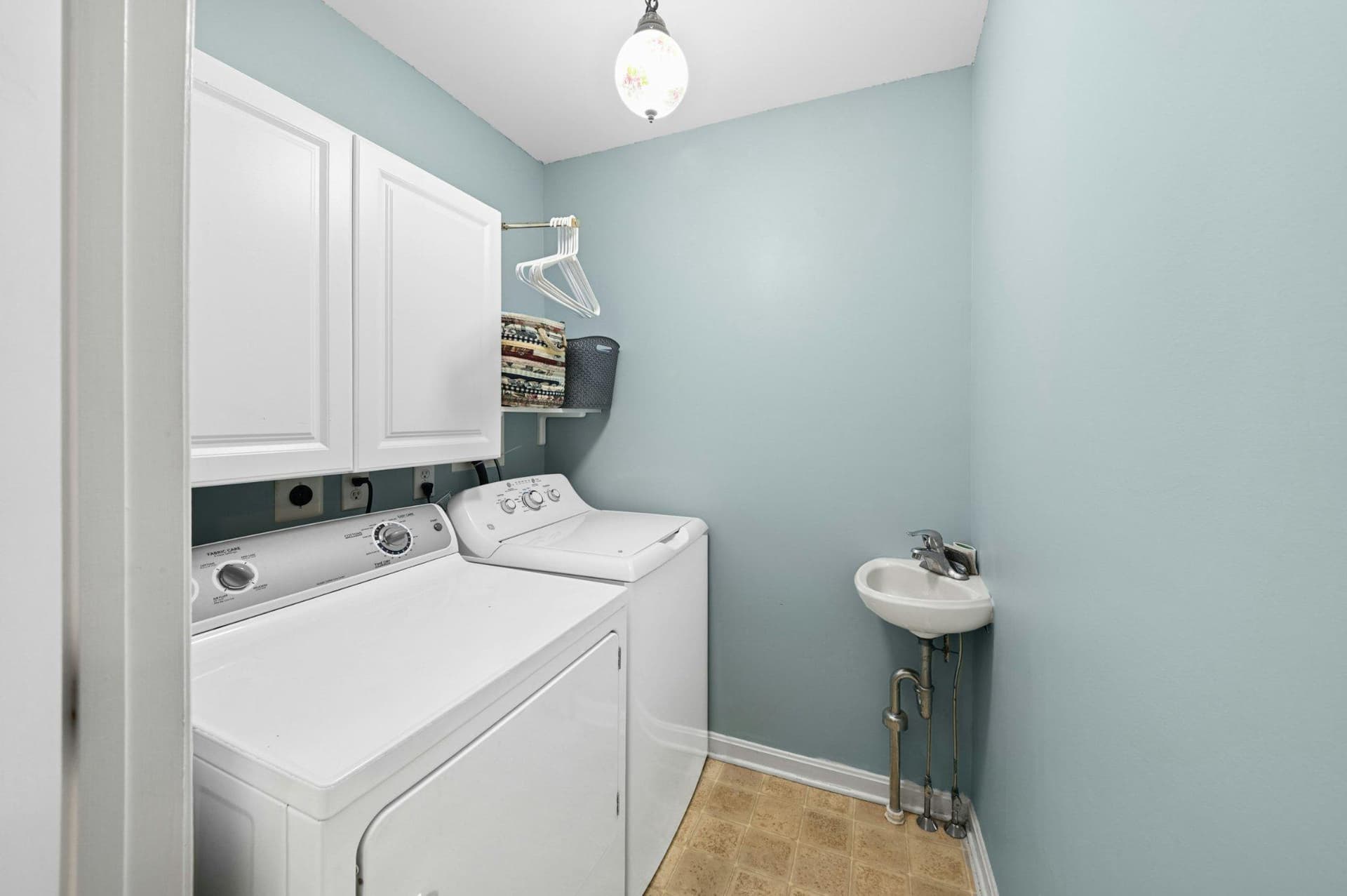 15 Avalon Court photo 19