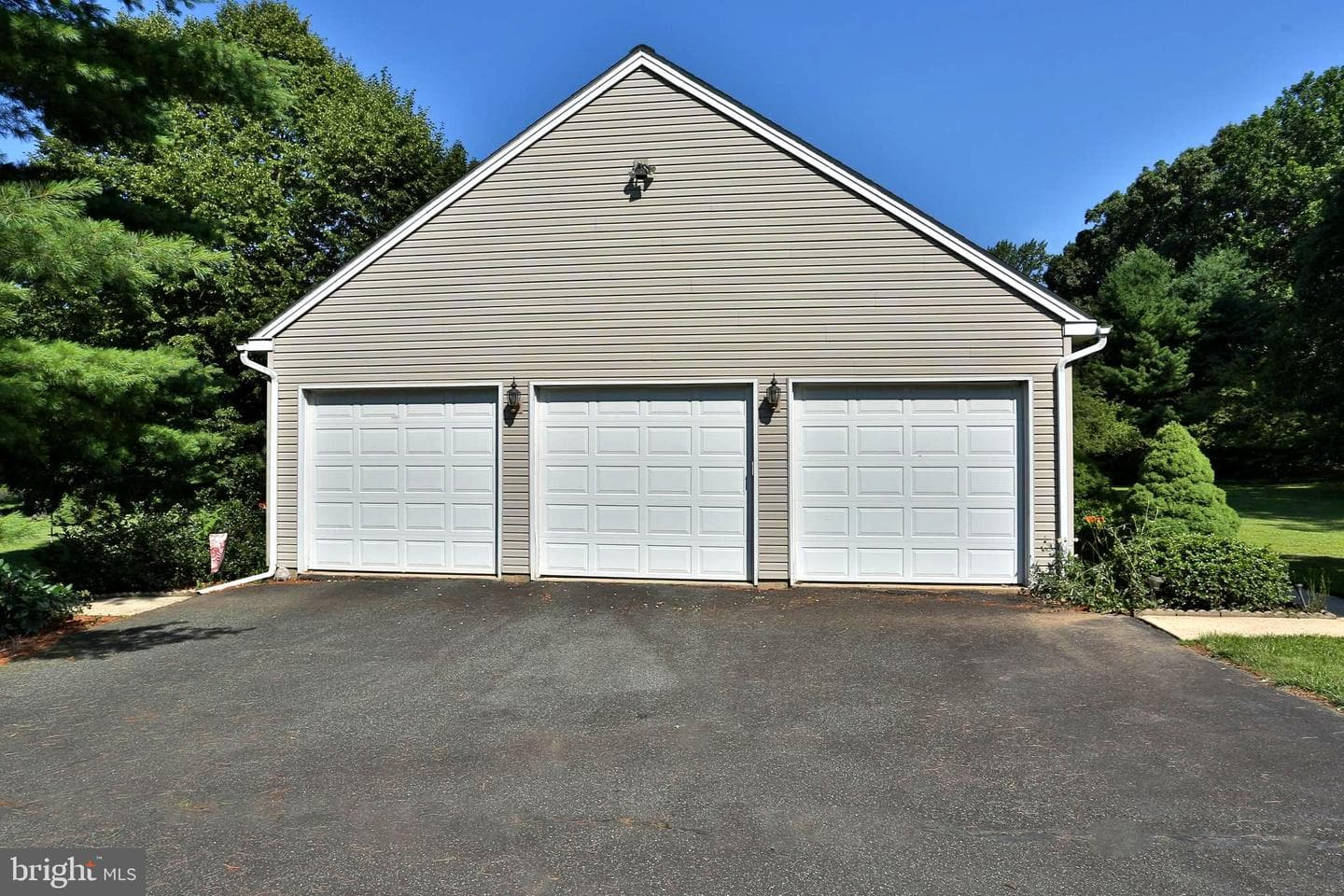 2050 Miller Road photo 5