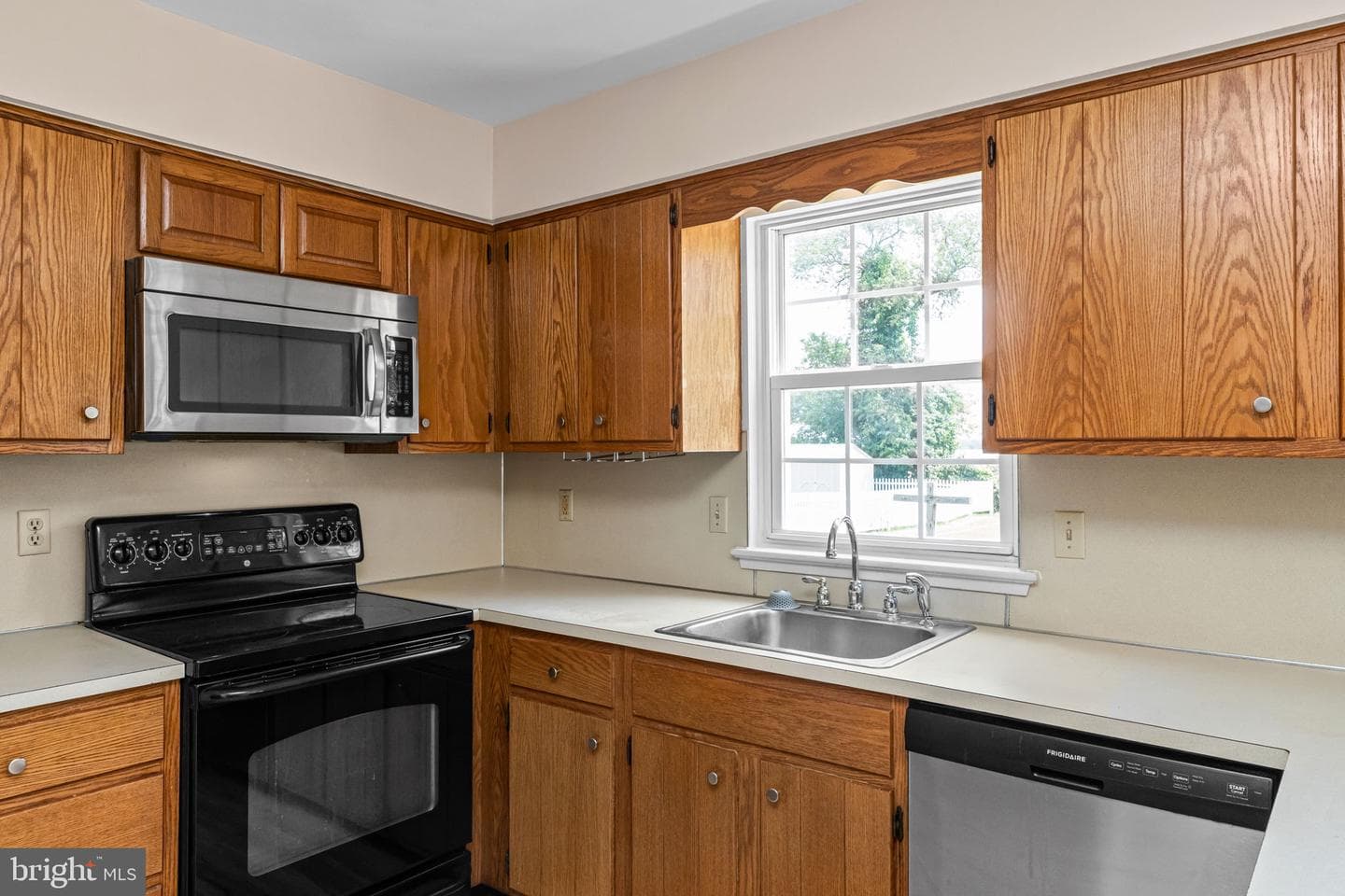 221 Pennwood Drive photo 8
