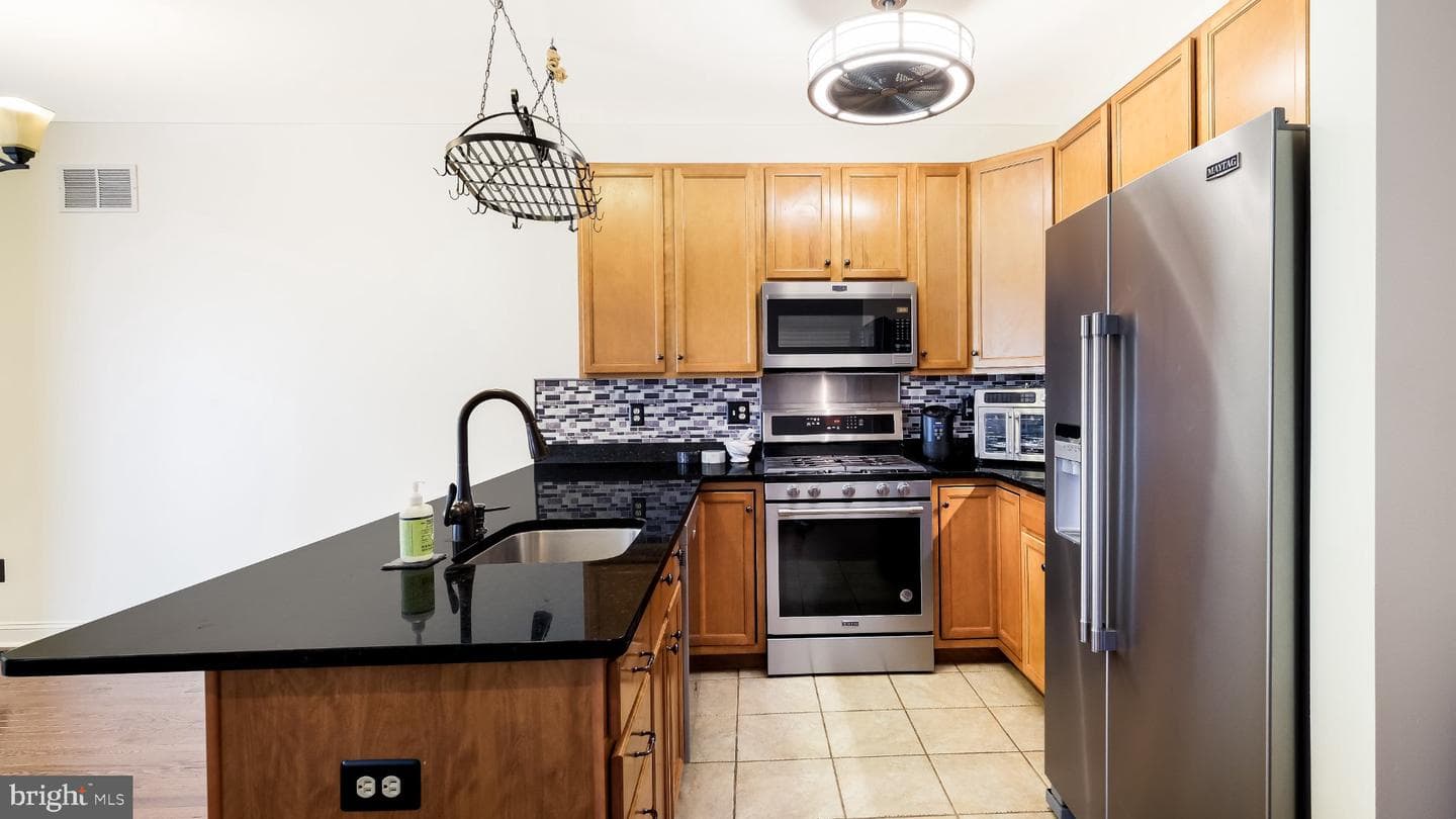 320 Oxford Lane photo 10