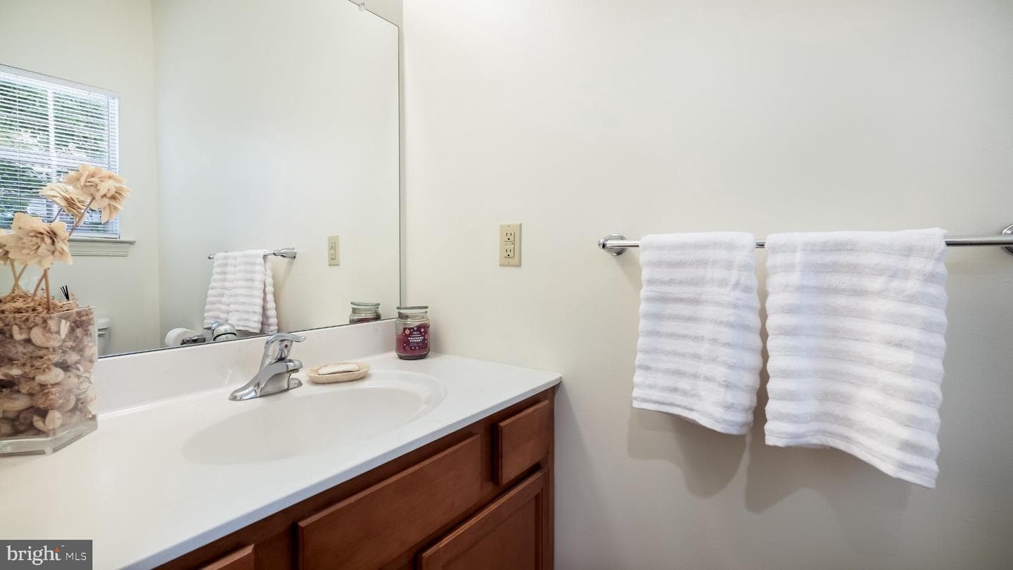 320 Oxford Lane photo 16