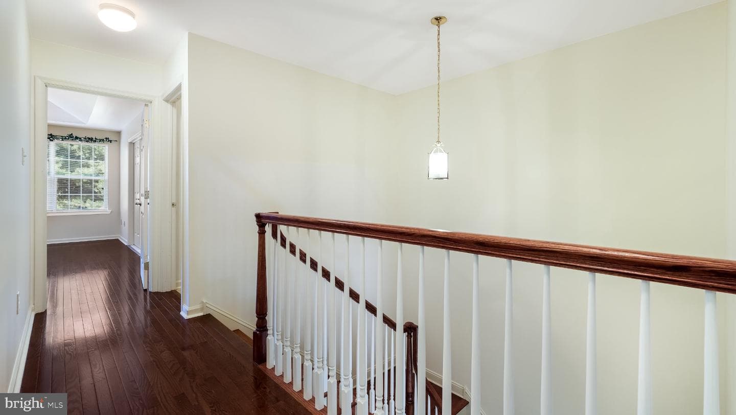 320 Oxford Lane photo 17