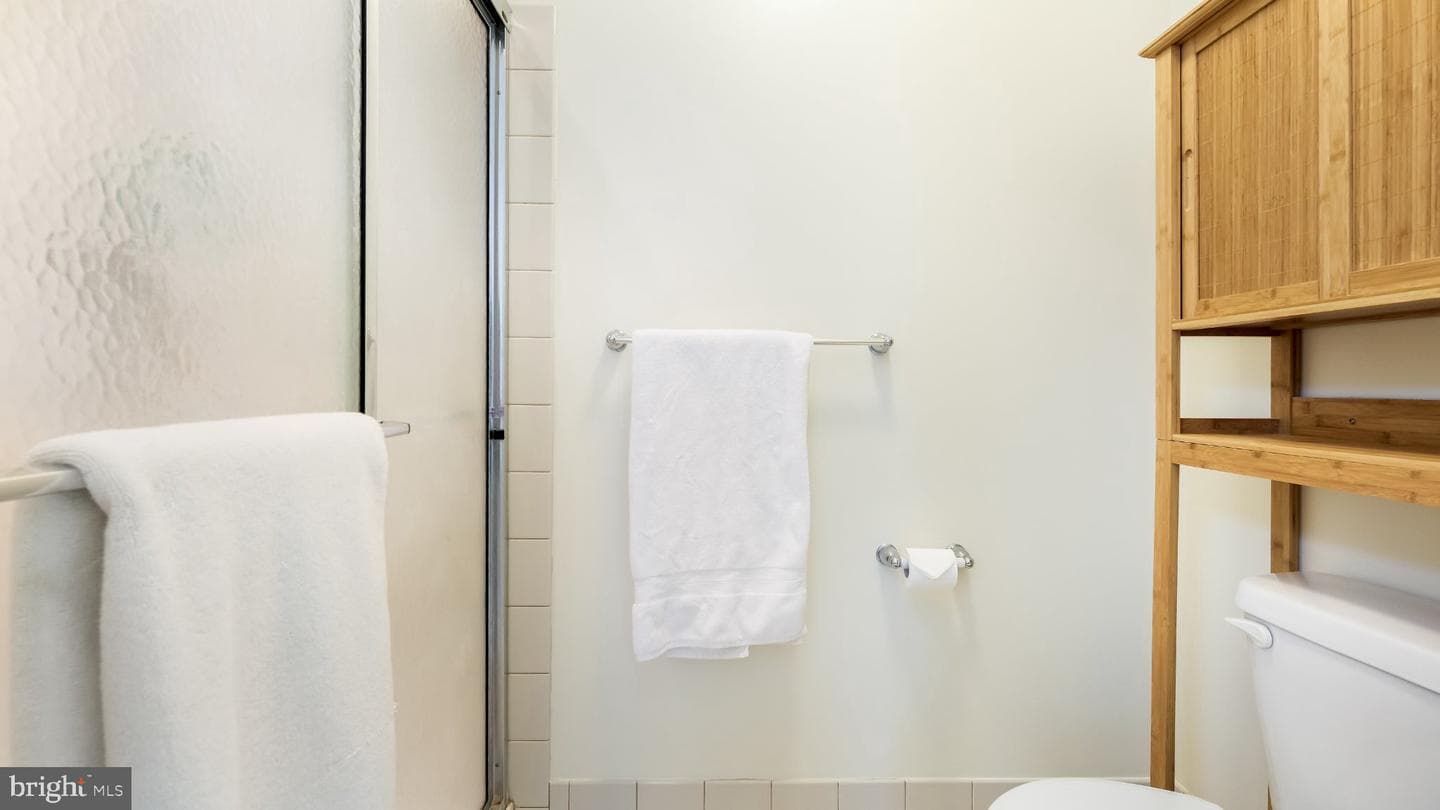 320 Oxford Lane photo 22
