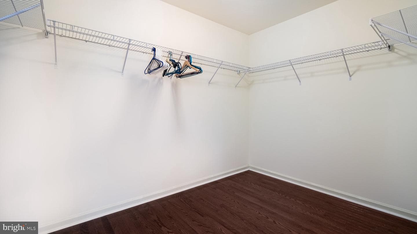320 Oxford Lane photo 23
