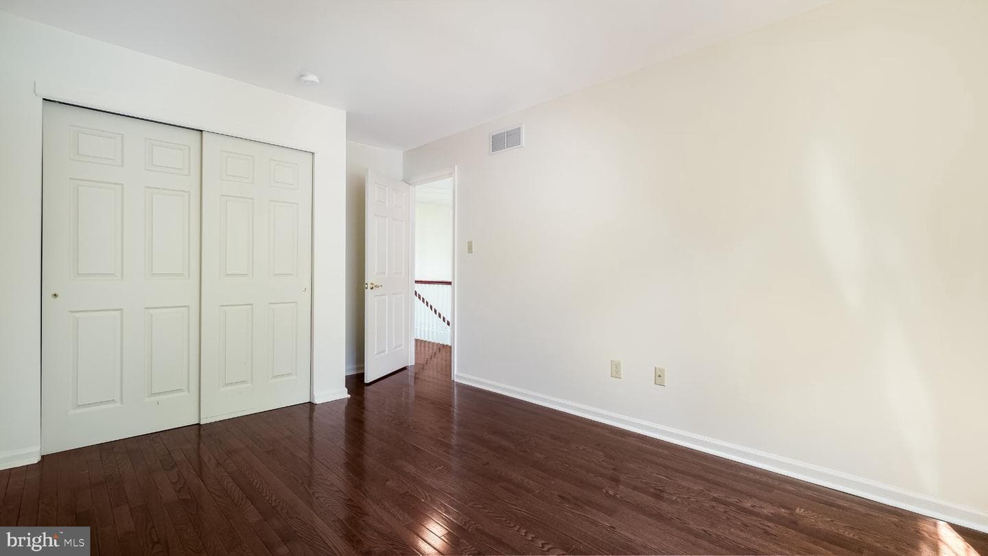 320 Oxford Lane photo 25