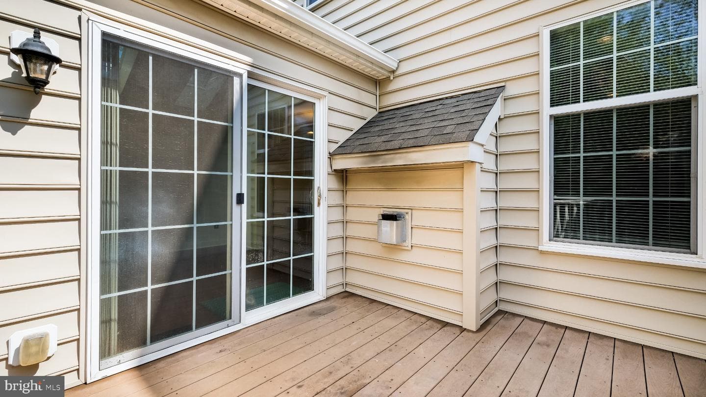 320 Oxford Lane photo 32