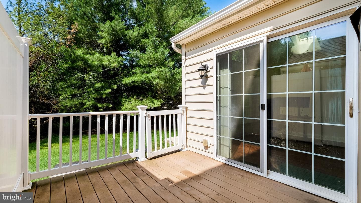 320 Oxford Lane photo 33